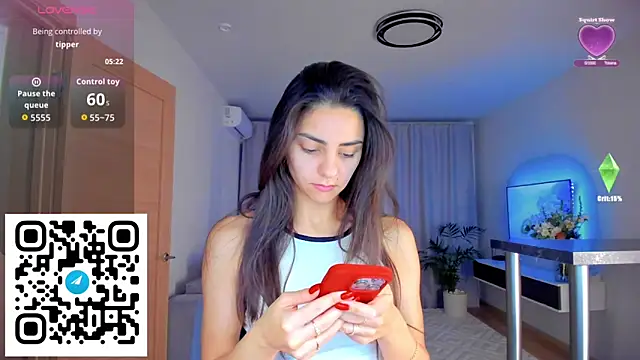 Snapshot of EmiliaZen chatting on 10.30.25 EmiliaZen online show from 10.30.25