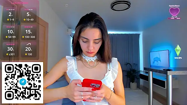 Snapshot of EmiliaZen chatting on 11.08.25 EmiliaZen online show from 11.08.25