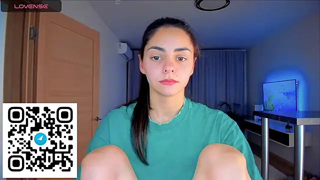 Snapshot of EmiliaZen chatting on 11.20.25 EmiliaZen online show from 11.20.25