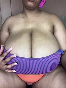 Snapshot of NonoGotBoobies chatting on 10.19.25 NonoGotBoobies online show from 10.19.25