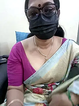 Snapshot of niiveditha chatting on 02.07.25 niiveditha online show from 02.07.25