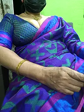 Snapshot of niiveditha chatting on 11.16.25 niiveditha online show from 11.16.25