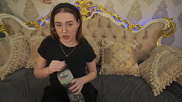 Snapshot of DivineJass chatting on 03.06.25 DivineJass online show from 03.06.25