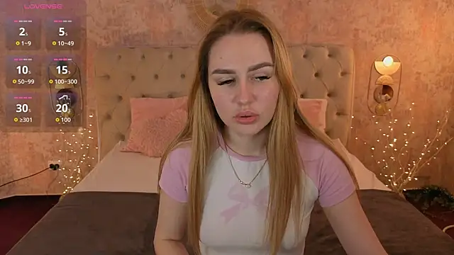 Snapshot of DivineJass chatting on 03.27.26 DivineJass online show from 03.27.26