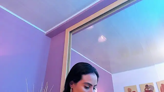 scarlet edwars online show from 02.18.25