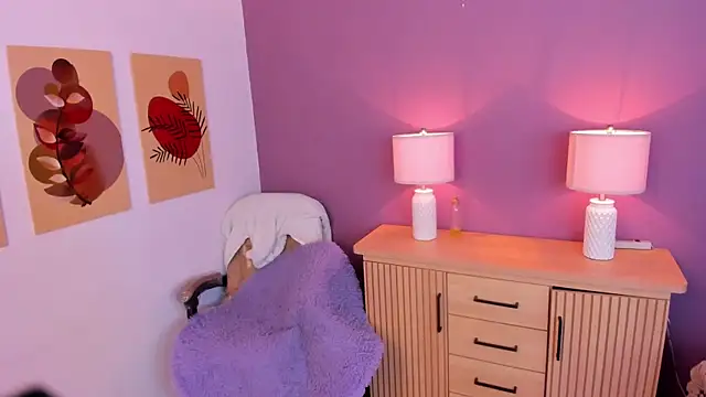 scarlet edwars online show from 03.03.25