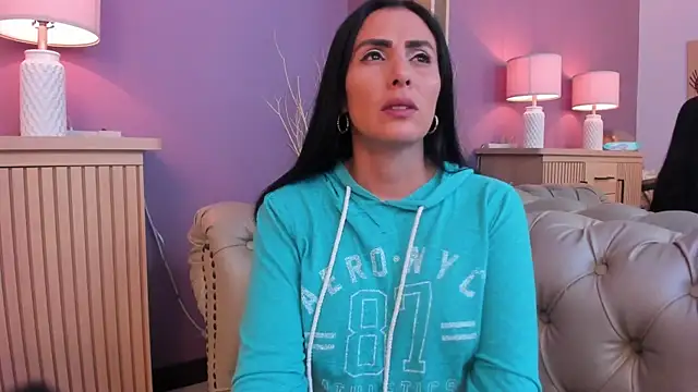 scarlet edwars online show from 03.07.25