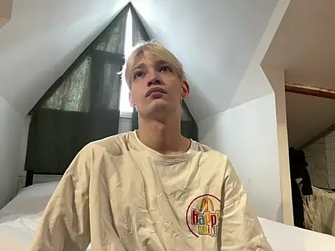 Julian wins online show from 02.12.25