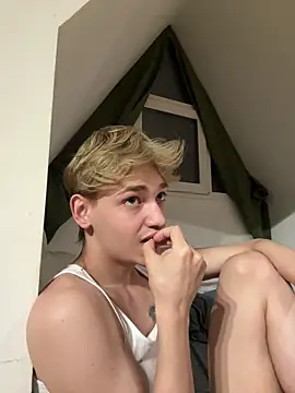 Julian wins online show from 03.21.25