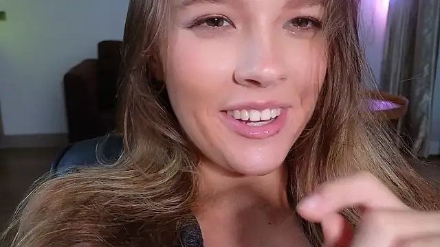 Snapshot of DemiDee chatting on 10.10.25 DemiDee online show from 10.10.25