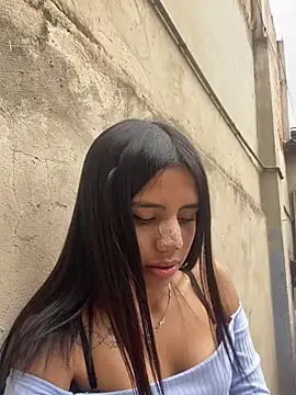 Laura-Khalifa online show from 02.12.25