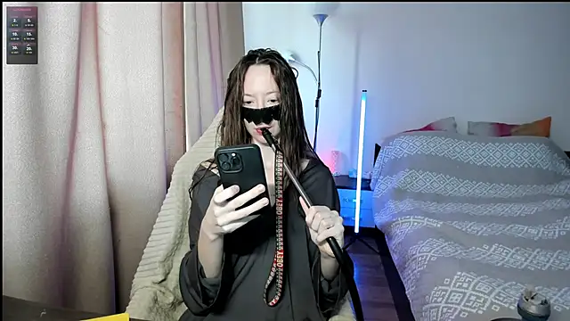 holyharlot online show from 03.17.25