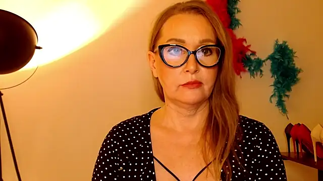 Snapshot of leaxSTAR chatting on 02.20.25 leaxSTAR online show from 02.20.25