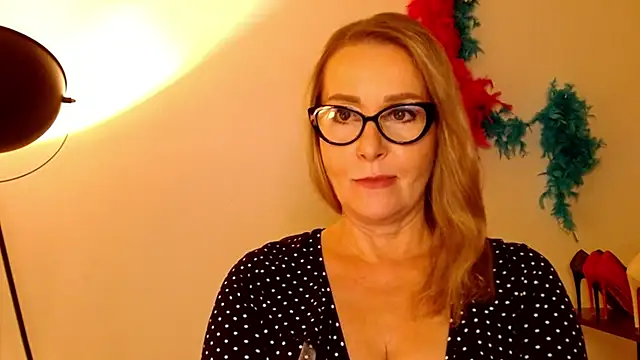 Snapshot of leaxSTAR chatting on 03.20.25 leaxSTAR online show from 03.20.25