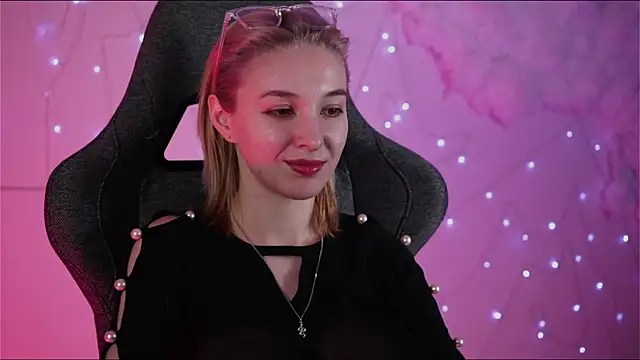 Snapshot of PhilippaAdamas chatting on 02.27.25 PhilippaAdamas online show from 02.27.25