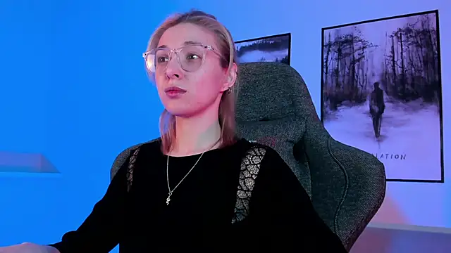 Snapshot of PhilippaAdamas chatting on 03.06.25 PhilippaAdamas online show from 03.06.25