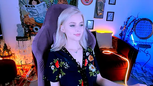 Snapshot of LeonaStane chatting on 02.09.25 LeonaStane online show from 02.09.25