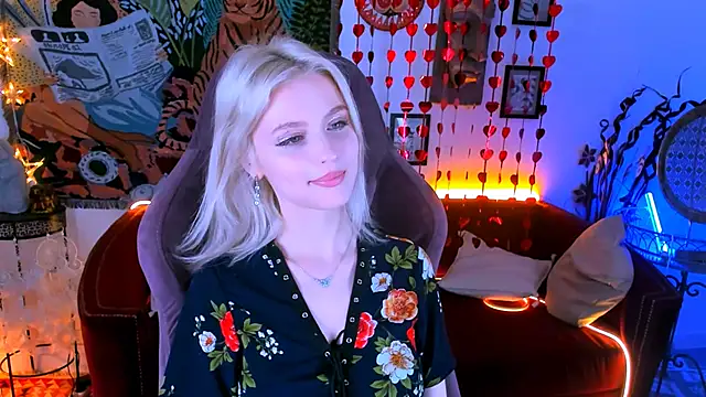 Snapshot of LeonaStane chatting on 02.21.25 LeonaStane online show from 02.21.25