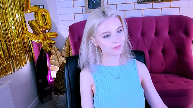 Snapshot of LeonaStane chatting on 02.24.25 LeonaStane online show from 02.24.25