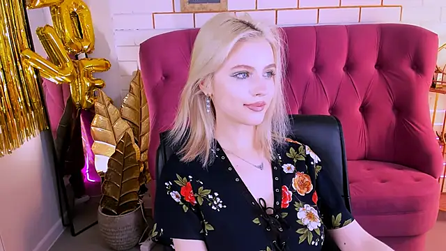 Snapshot of LeonaStane chatting on 02.27.25 LeonaStane online show from 02.27.25