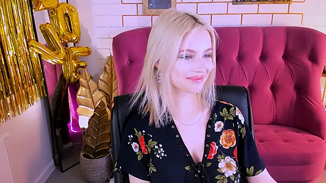 Snapshot of LeonaStane chatting on 02.27.25 LeonaStane online show from 02.27.25