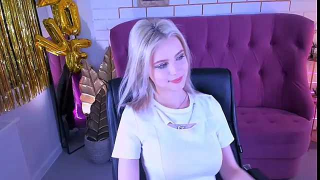 Snapshot of LeonaStane chatting on 03.01.25 LeonaStane online show from 03.01.25