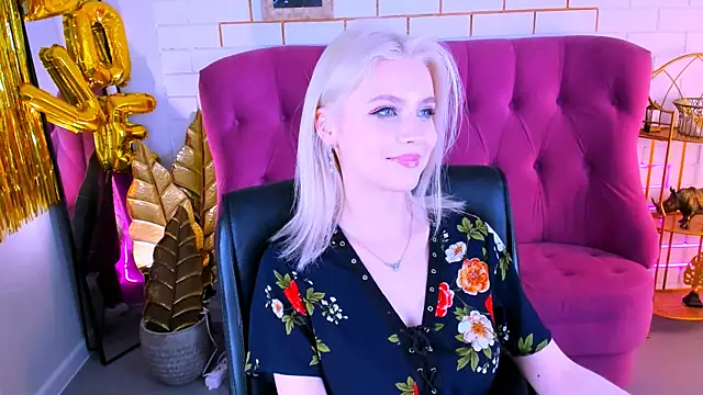 Snapshot of LeonaStane chatting on 03.09.25 LeonaStane online show from 03.09.25