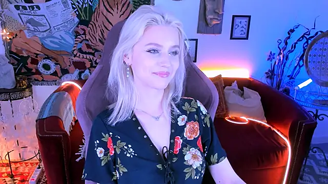 Snapshot of LeonaStane chatting on 03.20.25 LeonaStane online show from 03.20.25