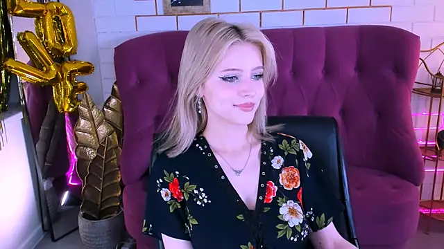 Snapshot of LeonaStane chatting on 10.30.25 LeonaStane online show from 10.30.25