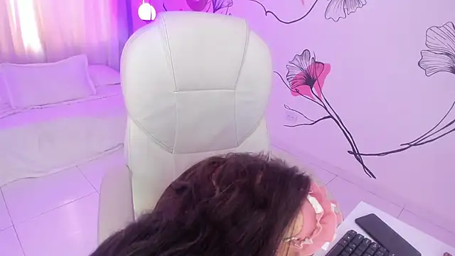 Isabela Fiorelli online show from 02.21.25