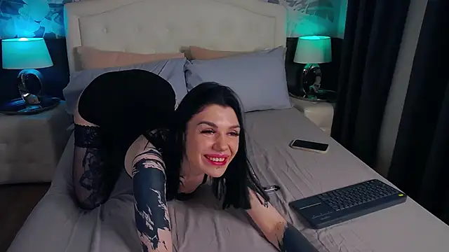 MaeveMoon online show from 10.13.25