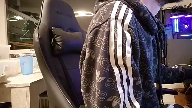 ademandjulia online show from 02.06.26