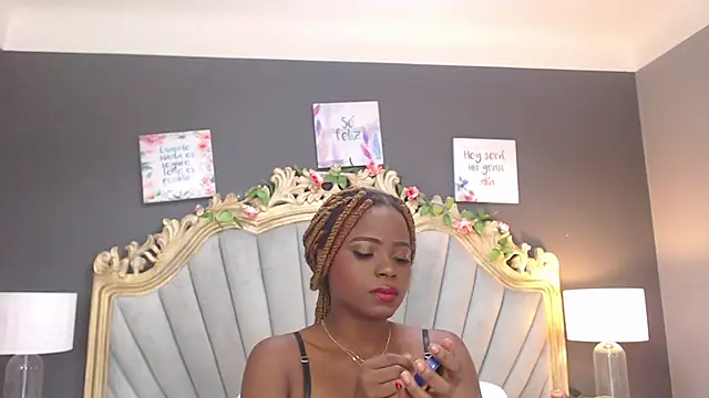 Snapshot of LindaBird chatting on 02.18.25 LindaBird online show from 02.18.25