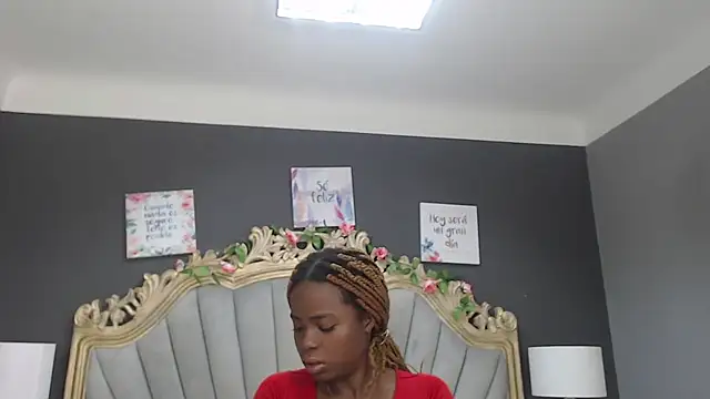 Snapshot of LindaBird chatting on 03.16.25 LindaBird online show from 03.16.25