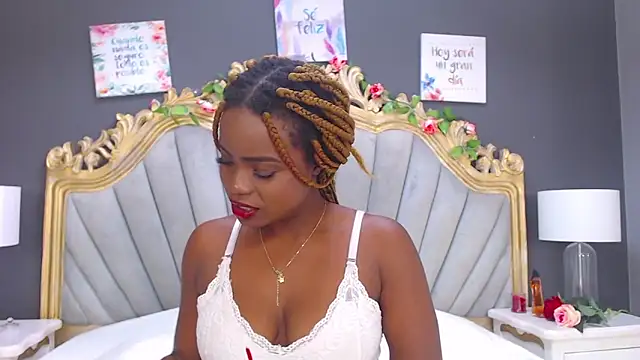 Snapshot of LindaBird chatting on 03.20.25 LindaBird online show from 03.20.25