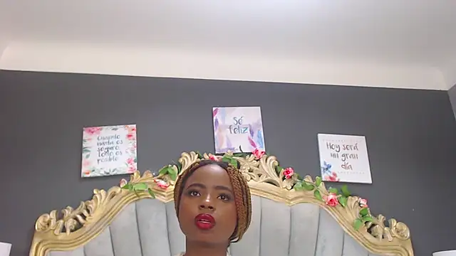 Snapshot of LindaBird chatting on 03.22.25 LindaBird online show from 03.22.25