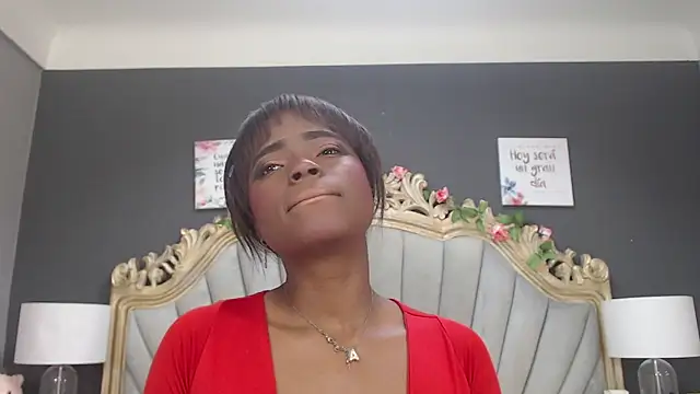 Snapshot of LindaBird chatting on 09.08.25 LindaBird online show from 09.08.25