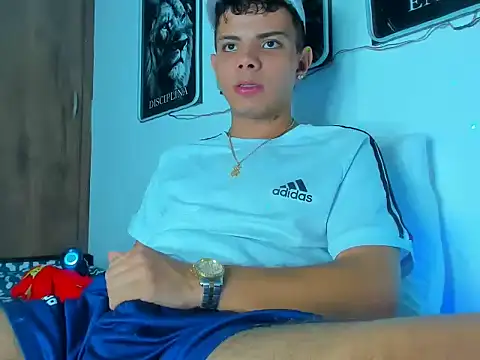 Snapshot of Alessandro_1610 chatting on 02.13.25 Alessandro 1610 online show from 02.13.25