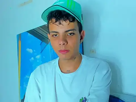 Snapshot of Alessandro_1610 chatting on 02.25.25 Alessandro 1610 online show from 02.25.25