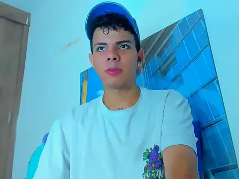 Snapshot of Alessandro_1610 chatting on 02.25.25 Alessandro 1610 online show from 02.25.25