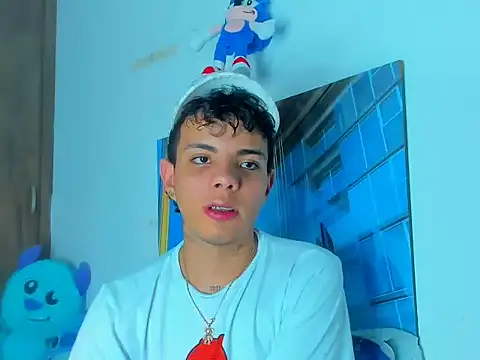 Snapshot of Alessandro_1610 chatting on 02.27.25 Alessandro 1610 online show from 02.27.25