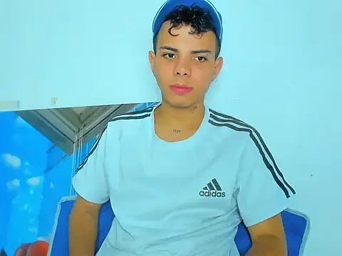 Snapshot of Alessandro_1610 chatting on 03.21.25 Alessandro 1610 online show from 03.21.25