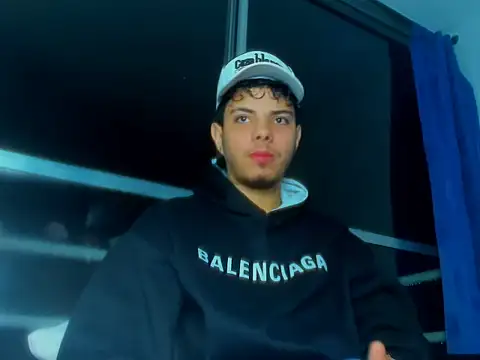 Snapshot of Alessandro_1610 chatting on 10.02.25 Alessandro 1610 online show from 10.02.25