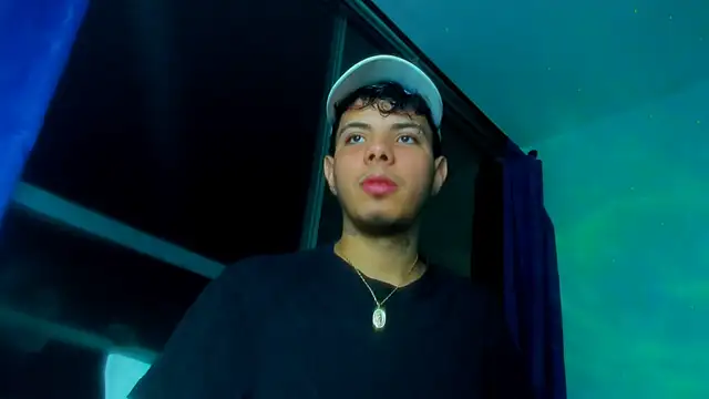 Snapshot of Alessandro_1610 chatting on 10.17.25 Alessandro 1610 online show from 10.17.25