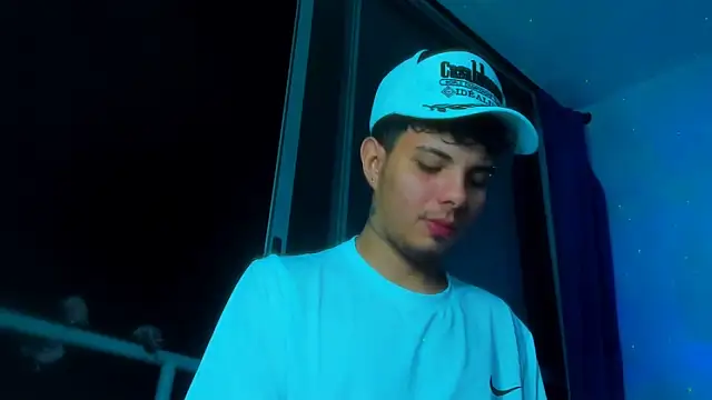 Snapshot of Alessandro_1610 chatting on 10.20.25 Alessandro 1610 online show from 10.20.25