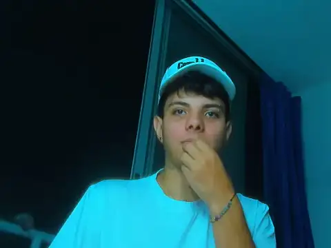 Snapshot of Alessandro_1610 chatting on 10.22.25 Alessandro 1610 online show from 10.22.25