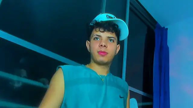 Snapshot of Alessandro_1610 chatting on 11.04.25 Alessandro 1610 online show from 11.04.25