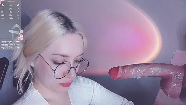 Snapshot of _chatur_babe chatting on 03.22.25 chatur babe online show from 03.22.25