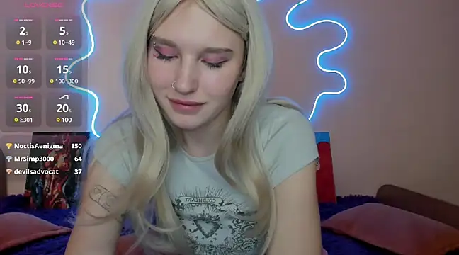 Snapshot of EvelinaLuu chatting on 03.12.25 EvelinaLuu online show from 03.12.25