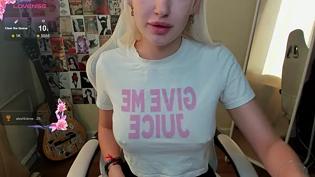 Snapshot of EvelinaLuu chatting on 06.23.26 EvelinaLuu online show from 06.23.26